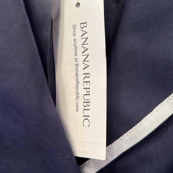 Banana Republic Rain Jacket, SZ XS, PTP 18”, Length 30.5”, lined. (T6) - Picture 8 of 13